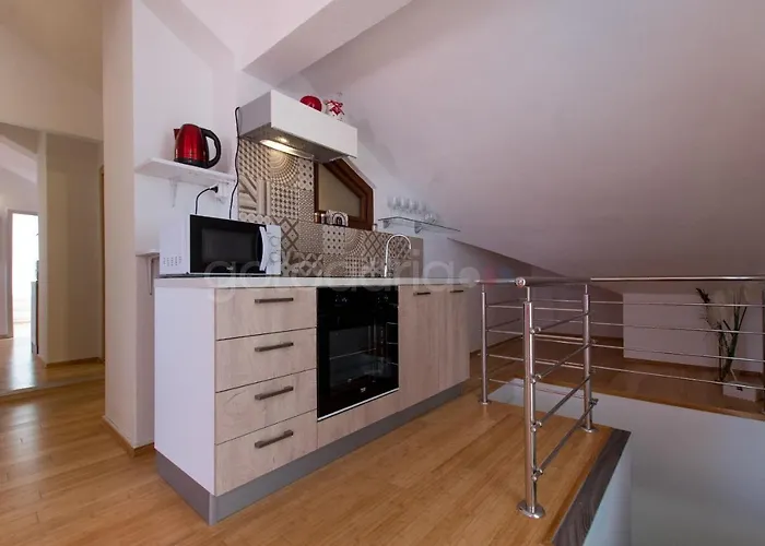 Seaview Apartments Duky